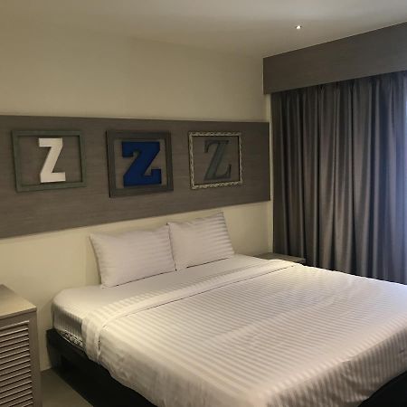 Lazy Sunday Hostel Bangkok Bagian luar foto
