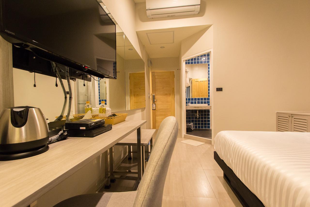 Lazy Sunday Hostel Bangkok Bagian luar foto