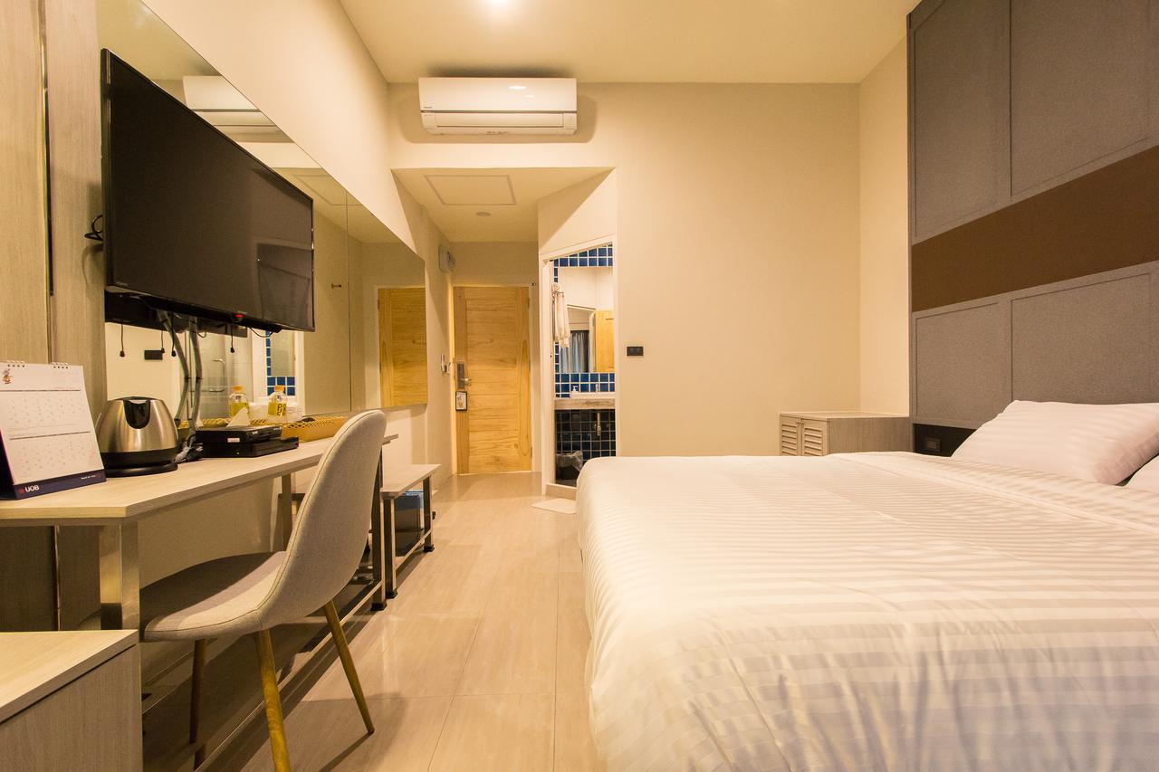 Lazy Sunday Hostel Bangkok Bagian luar foto