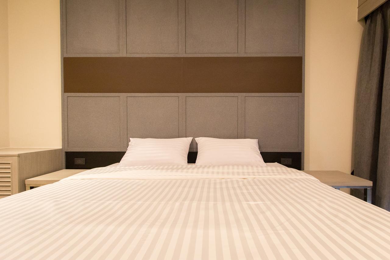 Lazy Sunday Hostel Bangkok Bagian luar foto