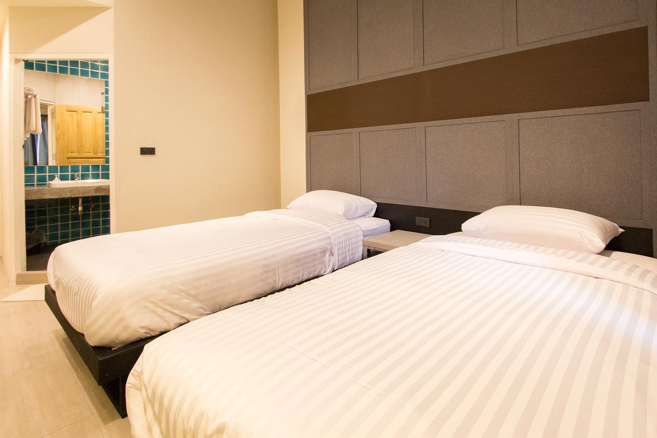 Lazy Sunday Hostel Bangkok Bagian luar foto