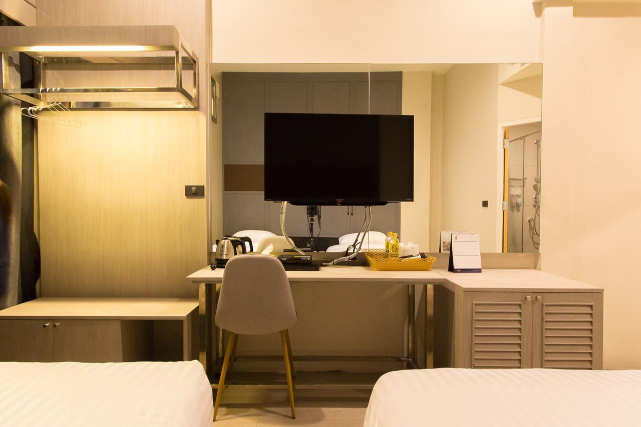 Lazy Sunday Hostel Bangkok Bagian luar foto