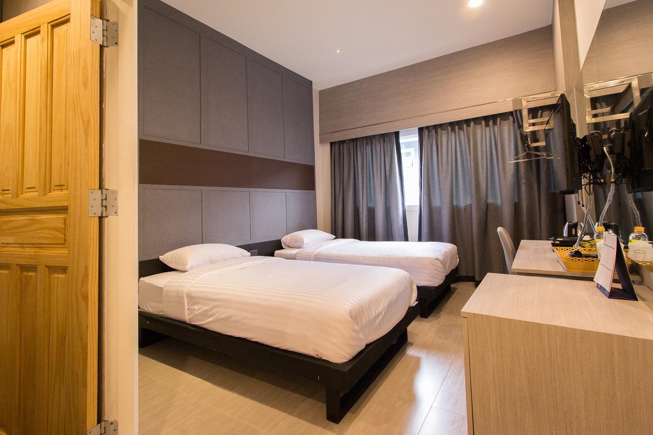 Lazy Sunday Hostel Bangkok Bagian luar foto