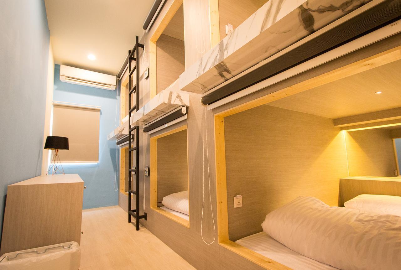 Lazy Sunday Hostel Bangkok Bagian luar foto