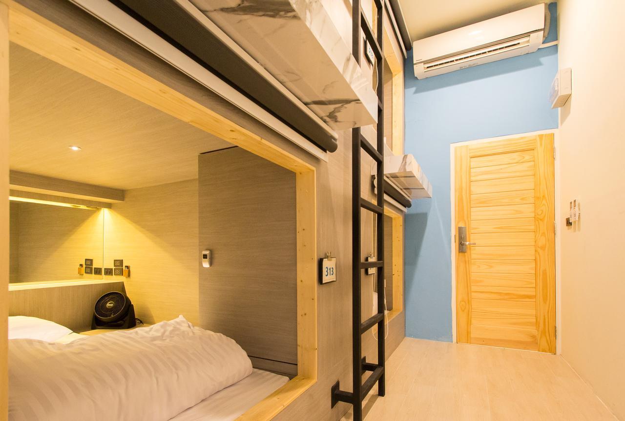 Lazy Sunday Hostel Bangkok Bagian luar foto