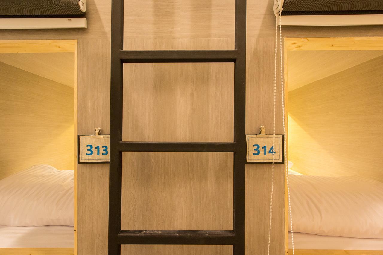 Lazy Sunday Hostel Bangkok Bagian luar foto