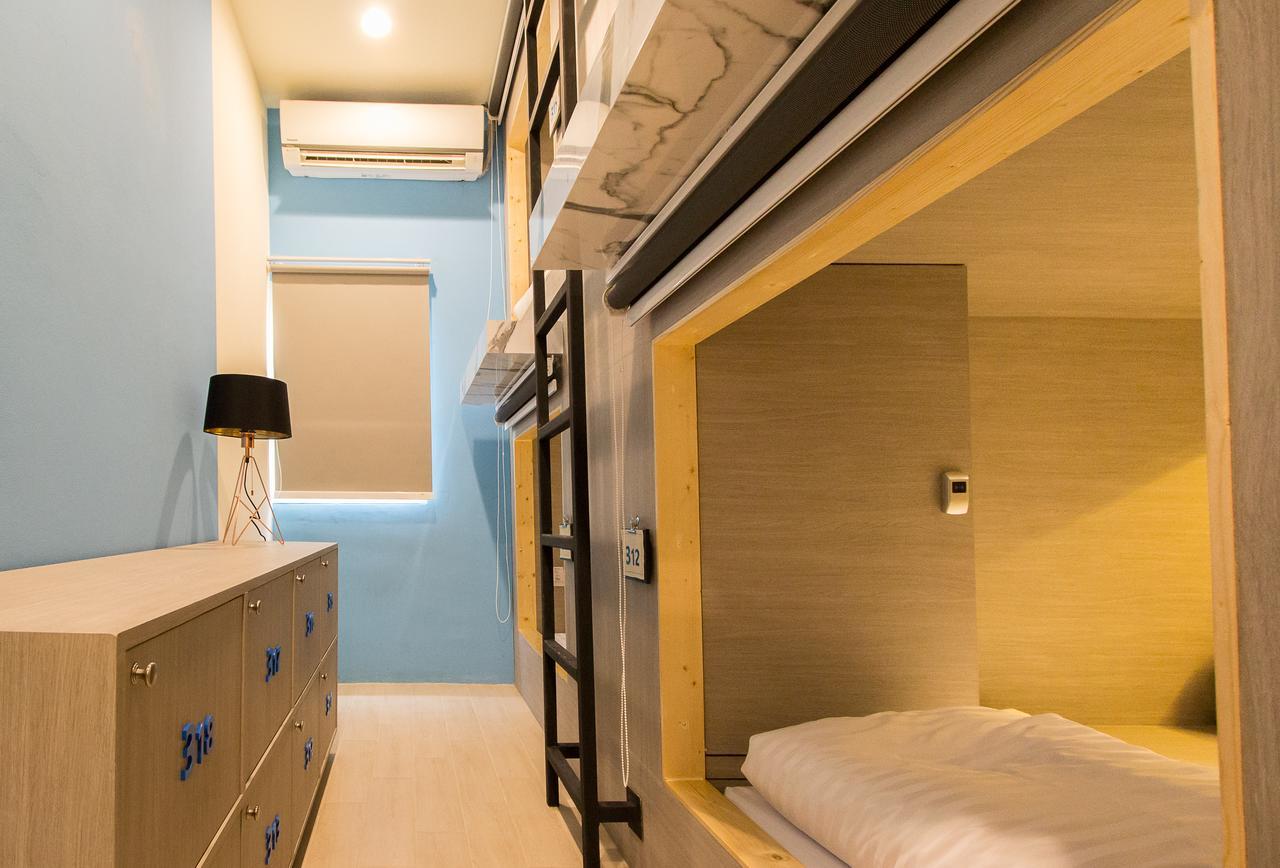 Lazy Sunday Hostel Bangkok Bagian luar foto