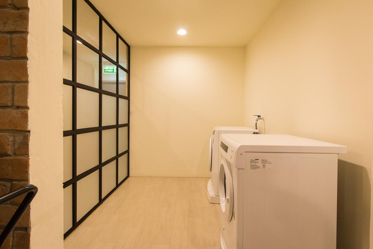 Lazy Sunday Hostel Bangkok Bagian luar foto