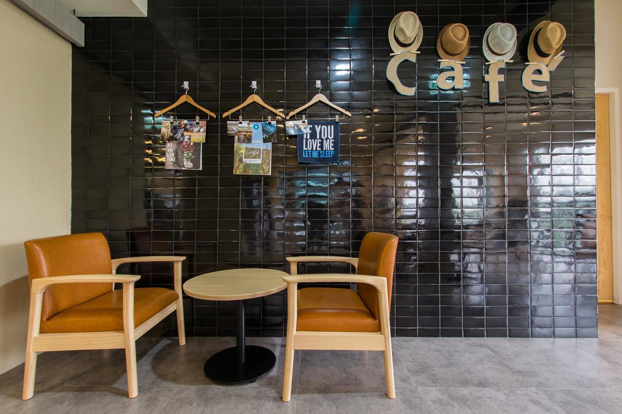 Lazy Sunday Hostel Bangkok Bagian luar foto
