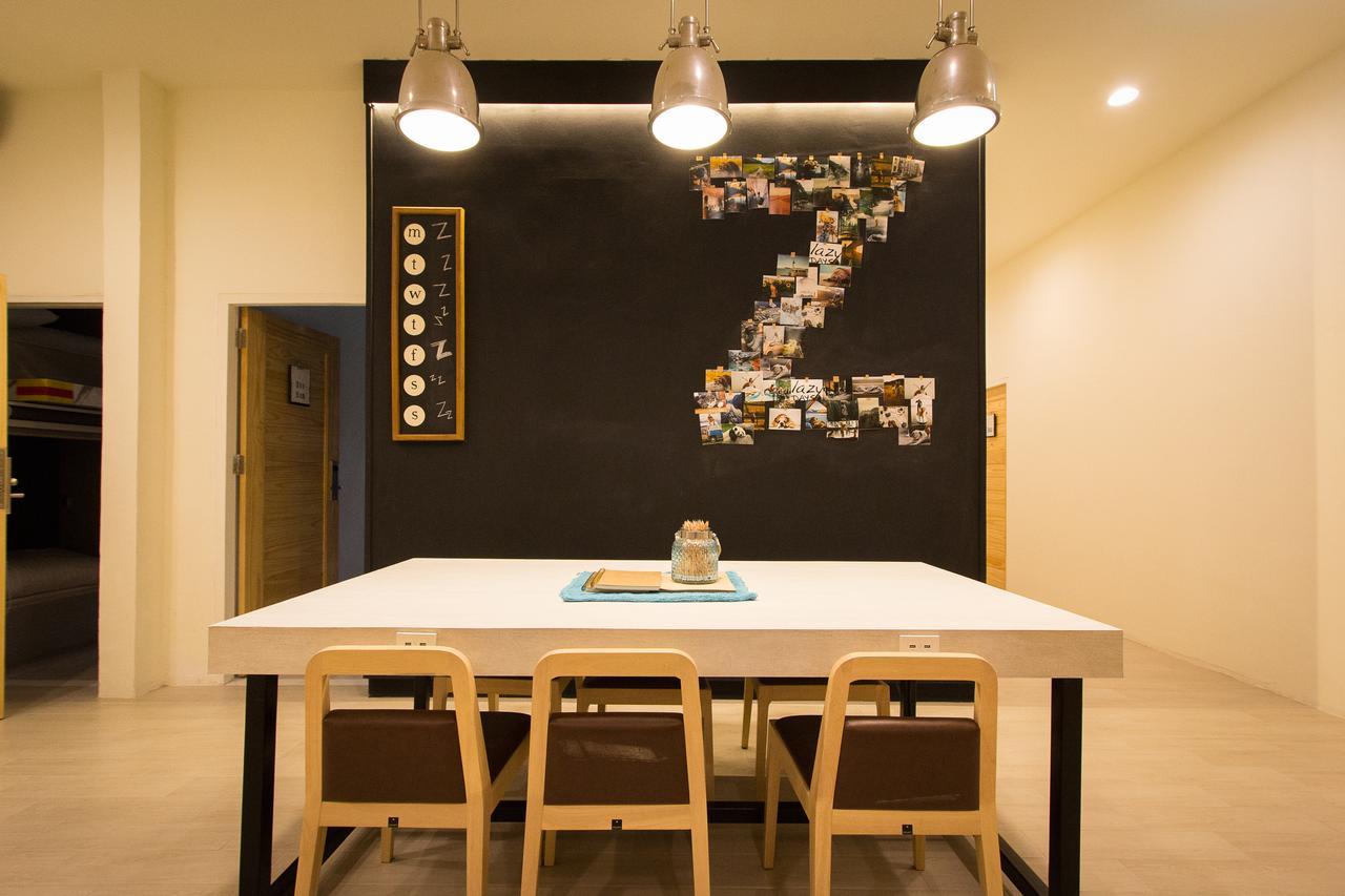 Lazy Sunday Hostel Bangkok Bagian luar foto