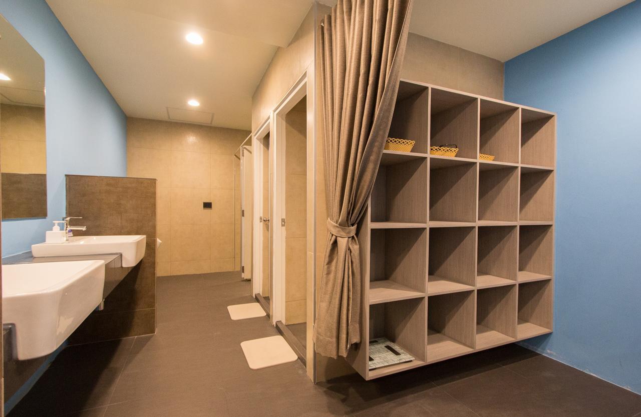 Lazy Sunday Hostel Bangkok Bagian luar foto