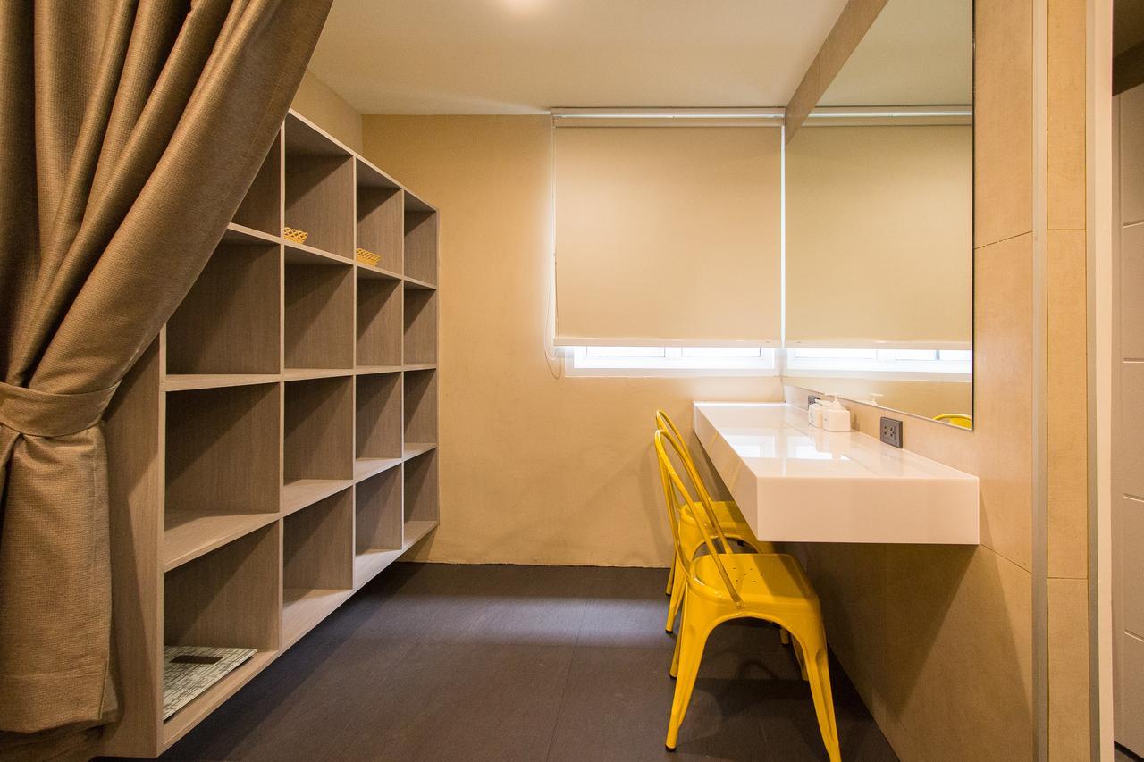Lazy Sunday Hostel Bangkok Bagian luar foto