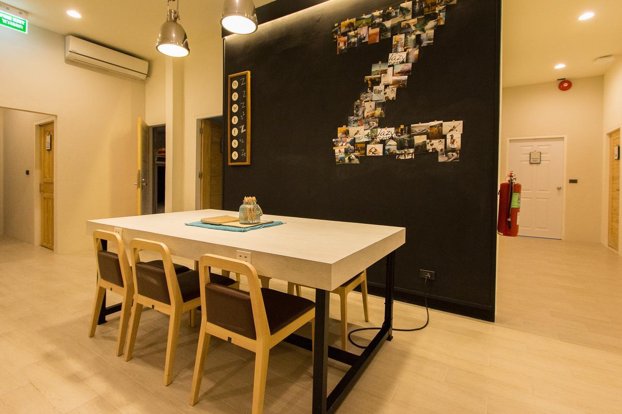 Lazy Sunday Hostel Bangkok Bagian luar foto