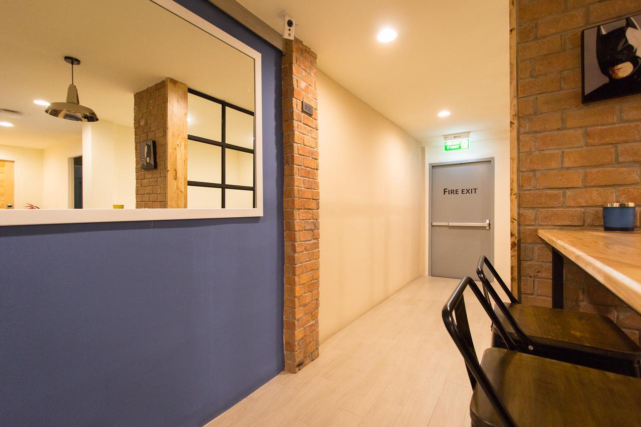 Lazy Sunday Hostel Bangkok Bagian luar foto