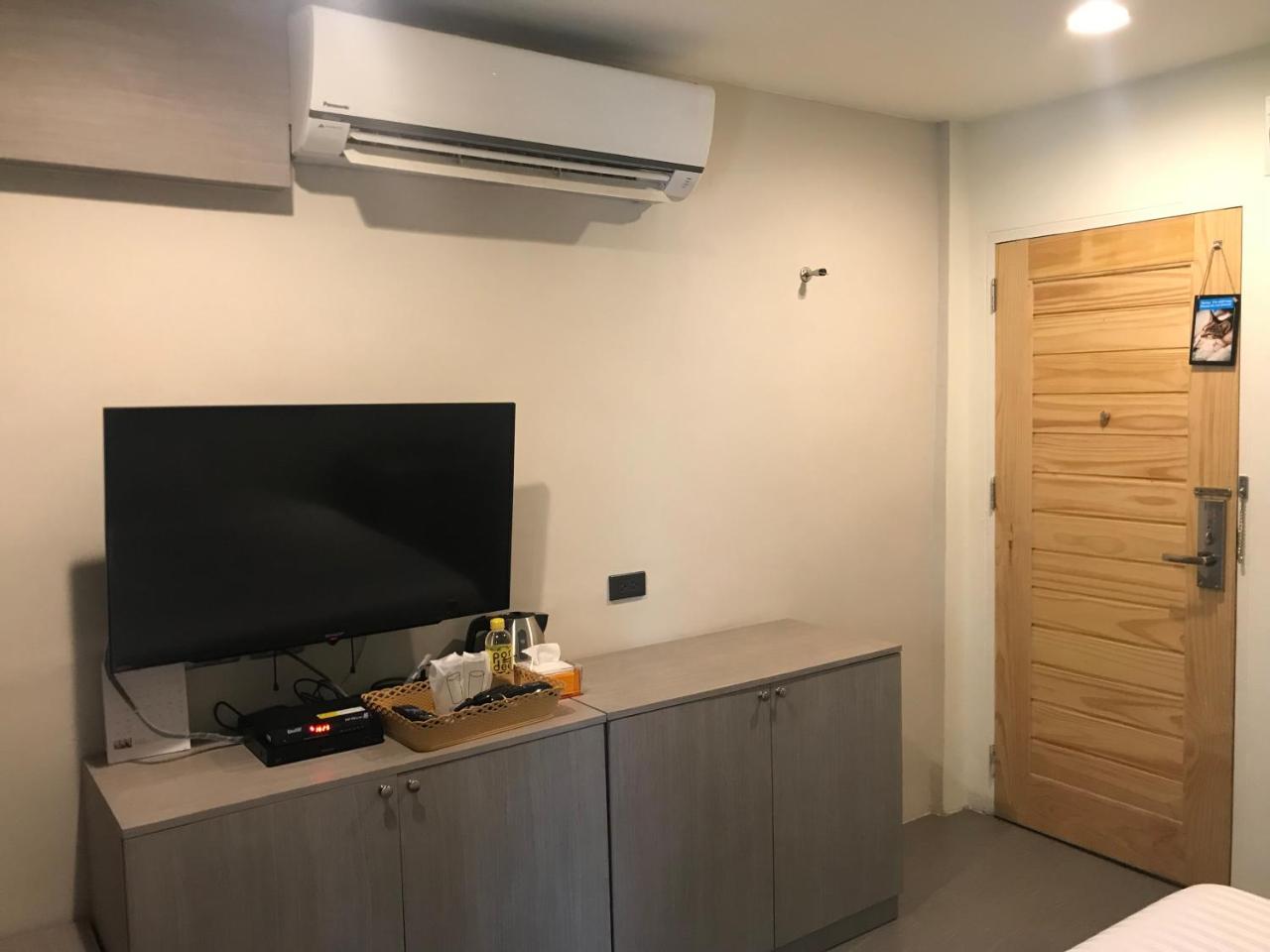Lazy Sunday Hostel Bangkok Bagian luar foto